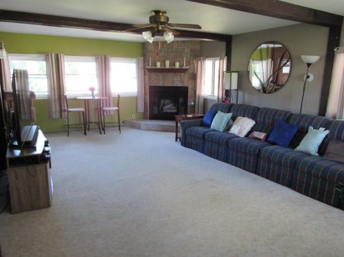 2527 10th St, Hobart, IN 46342-5319