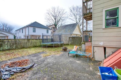 8 Jetland Pl, Bridgeport CT  06605-3318 exterior