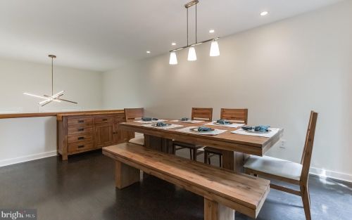826 Lombard St, Philadelphia, PA 19147-1317