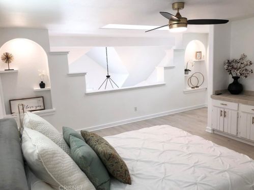 320 Rossmore Dr, Oxnard CA  93035-4465 exterior