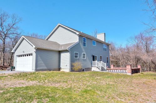 45 Crystal Brook Hollow Rd, Mount Sinai NY  11766-1606 exterior