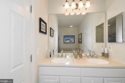 14800 Potomac Branch Dr, Woodbridge VA  22191-4056 exterior