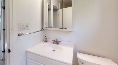 17 Pickwick Hill Dr, Huntington Station NY  11746-1240 exterior