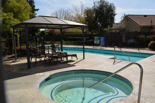 3387 Four Seasons Dr, Turlock CA  95382-9713 exterior