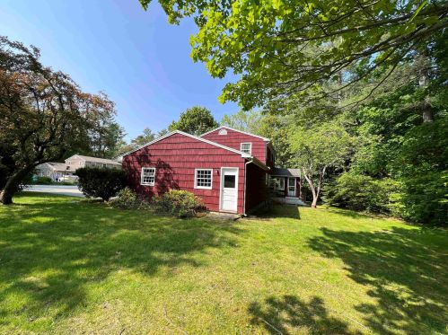 9 Burnham Ave, Lee, NH 03824-3010
