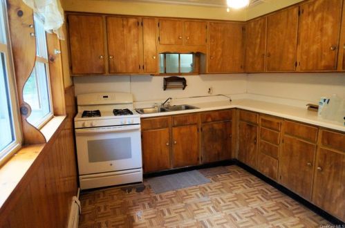 354 Alden Rd, Yorktown Hgts NY  10598-3204 exterior