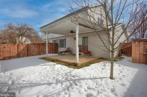 6550 Baywood Dr, Harrisburg PA 17111-6894 exterior