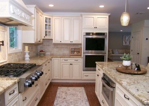 10 Ridgewood St, Elwood NY  11731-1614 exterior