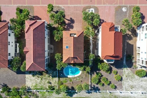 1820 Sunset Dr, Saint George Island FL  32328-3120 exterior