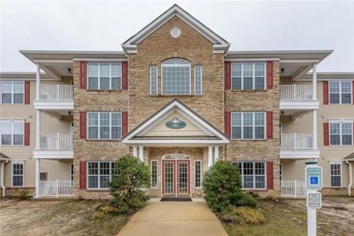 121 Sophee Ln, Lakewood, NJ 08701-6286