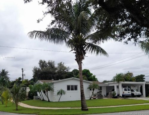 7460 1st Ct, Hollywood, FL 33024-7213
