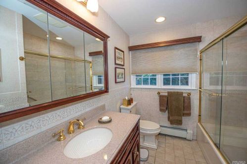 7 Ryder Ct, Huntington Station NY 11746-6142 exterior