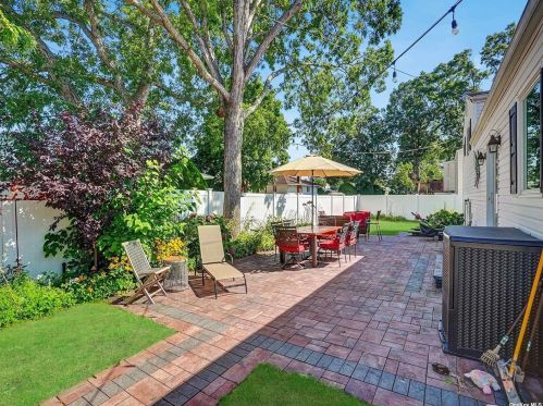 341 8 St, Deer Park NY  11729-4117 exterior