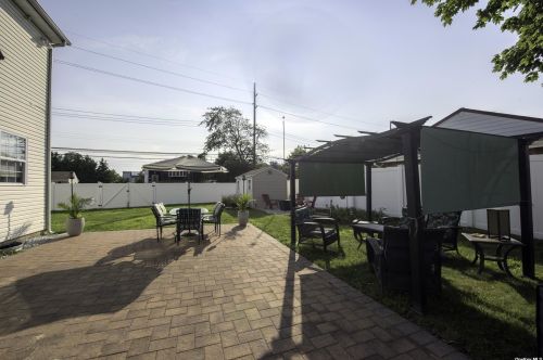 1571 13th St, Babylon NY  11704-3225 exterior