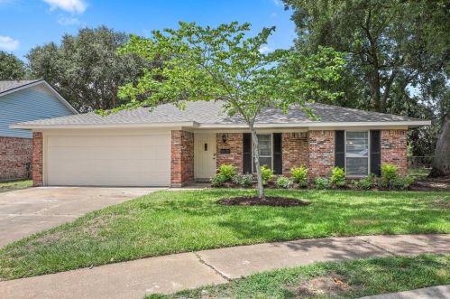 1120 Grace St, Deer Park, TX 77536-2833