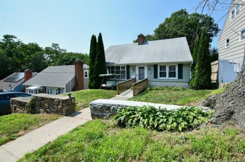 66 Bankside St, Bridgeport, CT 06606-2617