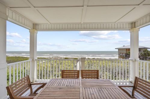 1564 Gulf Bch Dr, Saint George Island FL  32328-3106 exterior