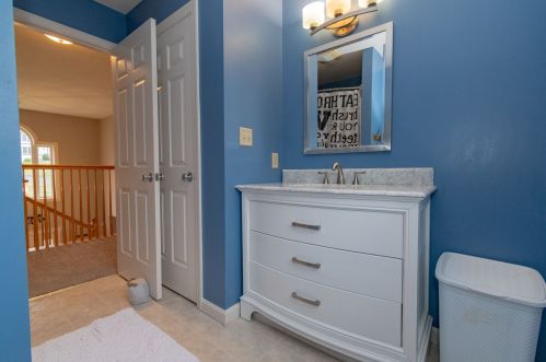 59 Lisa Dr, Goffstown NH  03045-2833 exterior