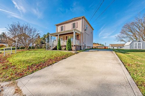 1142 Sunview Ave, Jeannette, PA 15644-3066