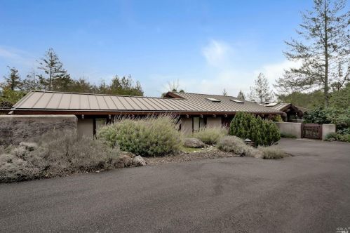 1430 White Oak Dr, Santa Rosa, CA 95409-6156