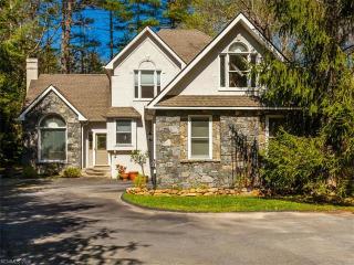 418 Heather Marie Dr, Hendersonville, NC 28792-9524