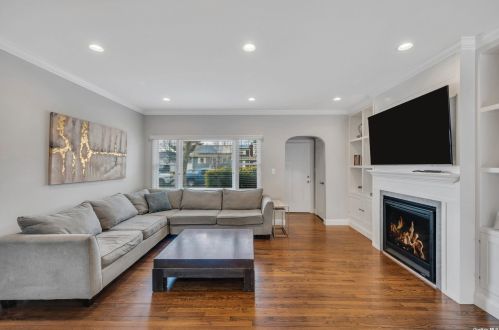 142 Reynolds Rd, West Islip NY  11795-2917 exterior