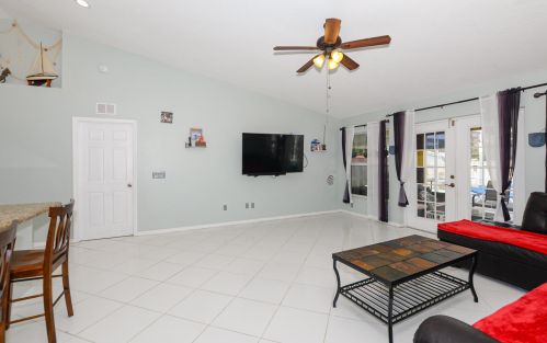 325 Gulfstream Ave, Fort Pierce FL 34983-1219 exterior