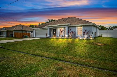6453 Hacienda Ln, Fort Pierce, FL 34986-3870