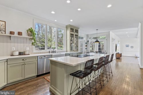 518 Fortress Cir, Leesburg VA  20175-8929 exterior