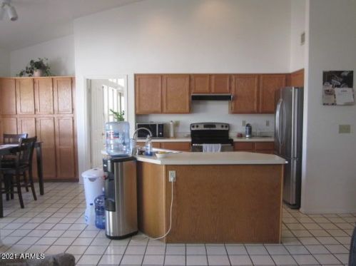 2231 Harrison St, Chandler, AZ 85224-6957