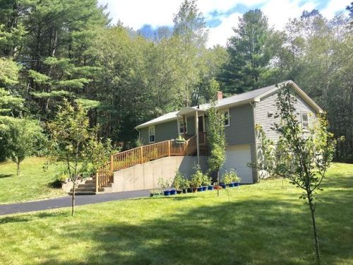 3135 Foster St, Palmer, MA 01069-1244