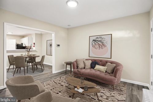 928 Burns St, Washington, DC 20019-4918
