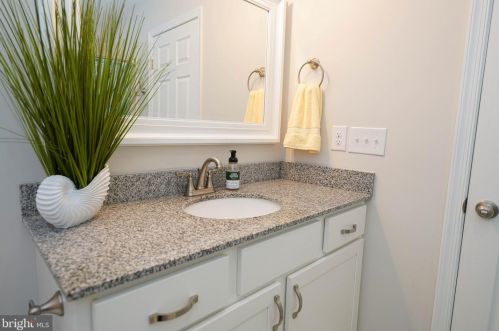 2 Highland Dr, Seaford DE  19973-4827 exterior