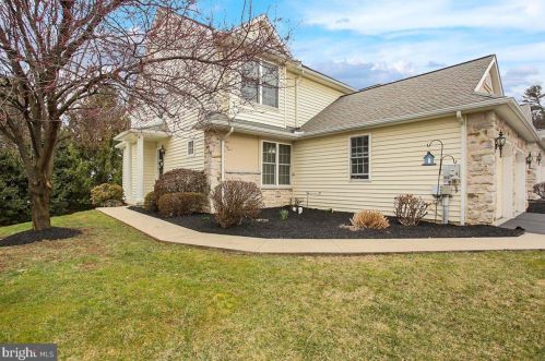 1816 Serene Way, Lancaster PA  17602-7001 exterior