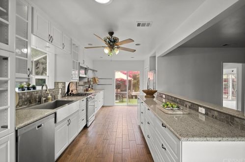 3637 Fairesta St, Glendale CA 91214-1804 exterior