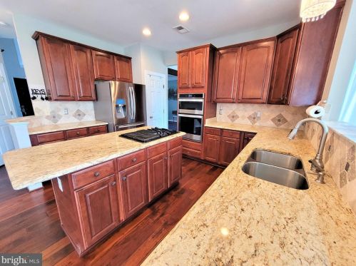 16399 Kramer Estate Dr, Woodbridge VA  22191-6003 exterior