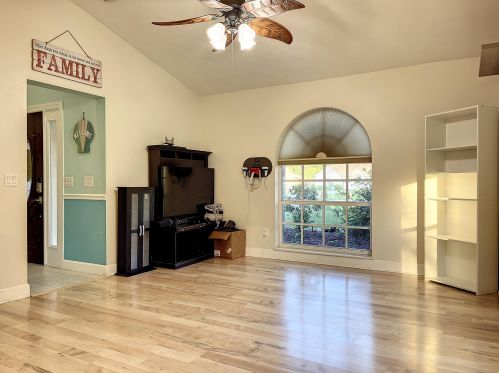 1726 Berkshire Blvd, Fort Pierce FL 34952-7112 exterior