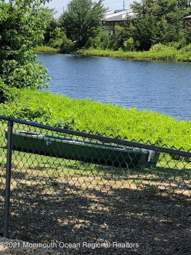 323 Lk Shr Dr, Bricktown NJ 08723-6013 exterior