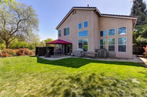 8229 Oakbriar Cir, Elk Grove CA  95758-7900 exterior