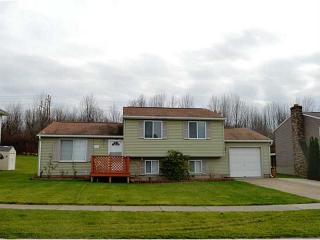 2133 Saint Andrew Dr, Erie PA  16509-4139 exterior
