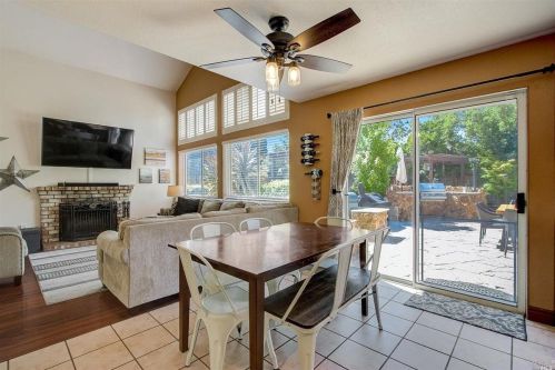 965 Turquoise St, Vacaville CA  95687-7859 exterior