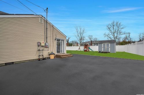 1246 Ferndale Blvd, Central Islip NY  11722-3942 exterior