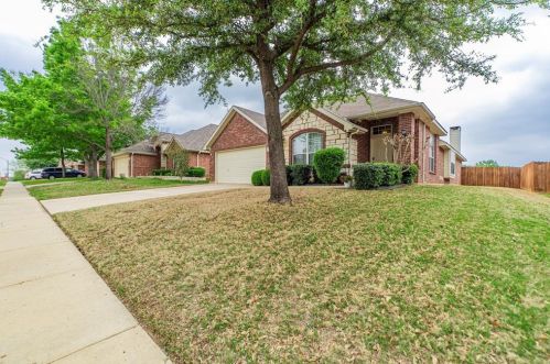 511 Renee Dr, Euless, TX 76040-4998