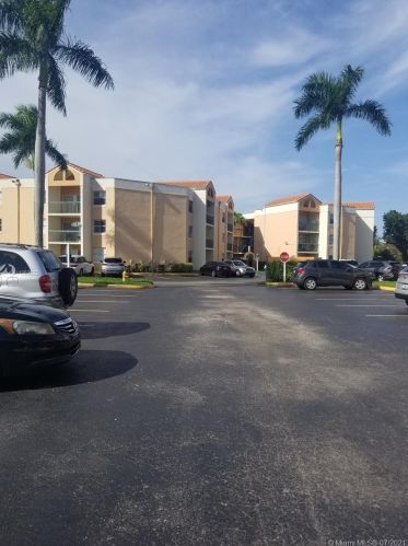 6284 186th St, Hialeah, FL 33015-6094