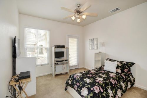 5482 Tares Cir, Elk Grove CA  95757-4361 exterior