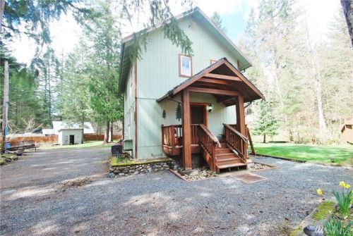 122 Mountain View Dr, Ashford, WA 98304-9701