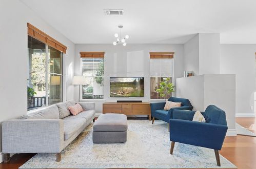 113 Estrada Dr, Mountain View CA  94043-5266 exterior