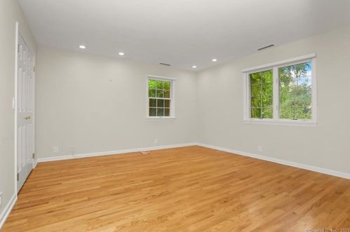 223 Jonathan Dr, Stamford CT  06903-1510 exterior