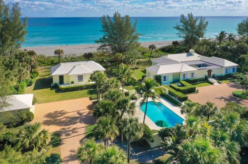 7 Beach Rd, Hobe Sound, FL 33455-2226