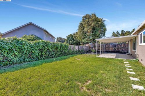 3877 Harbor St, West Pittsburg CA  94565-6137 exterior